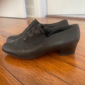 Vintage Italian black leather 90s pilgrim costume shoes